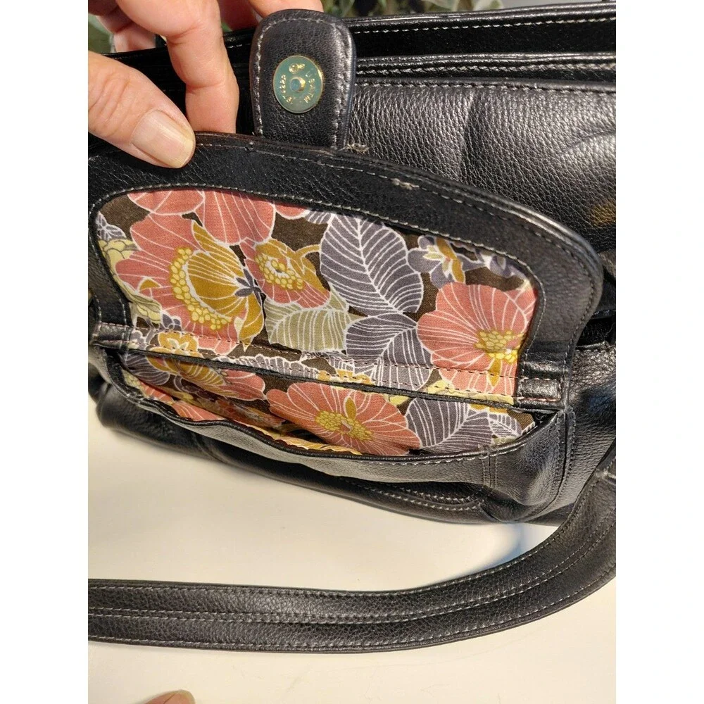 Stone Mountain Soft Quality Leather Purse Lots of Pockets